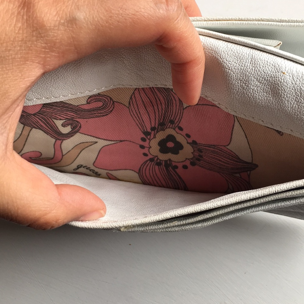 GUESS WALLET - Picture 4 of 6